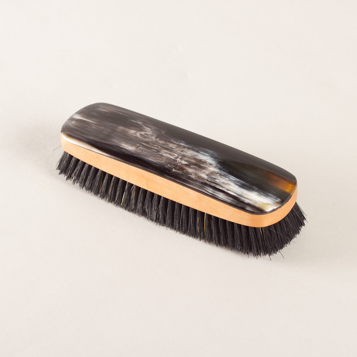 Abbeyhorn Kledingborstel afgewerkt met hoorn