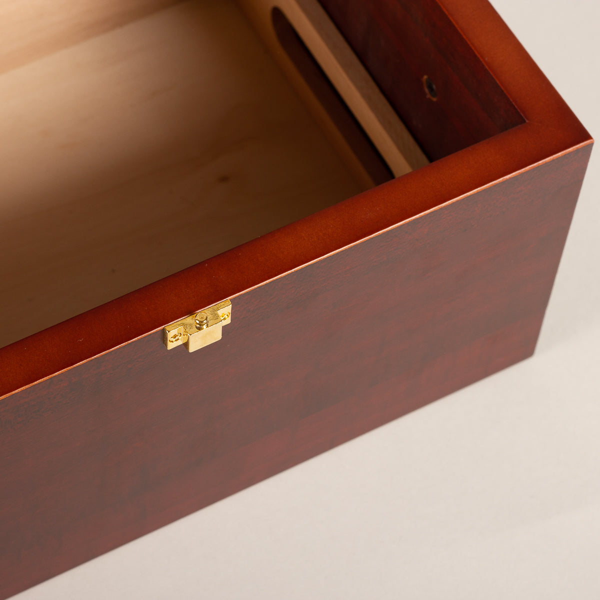 Walnoot kist binenkant