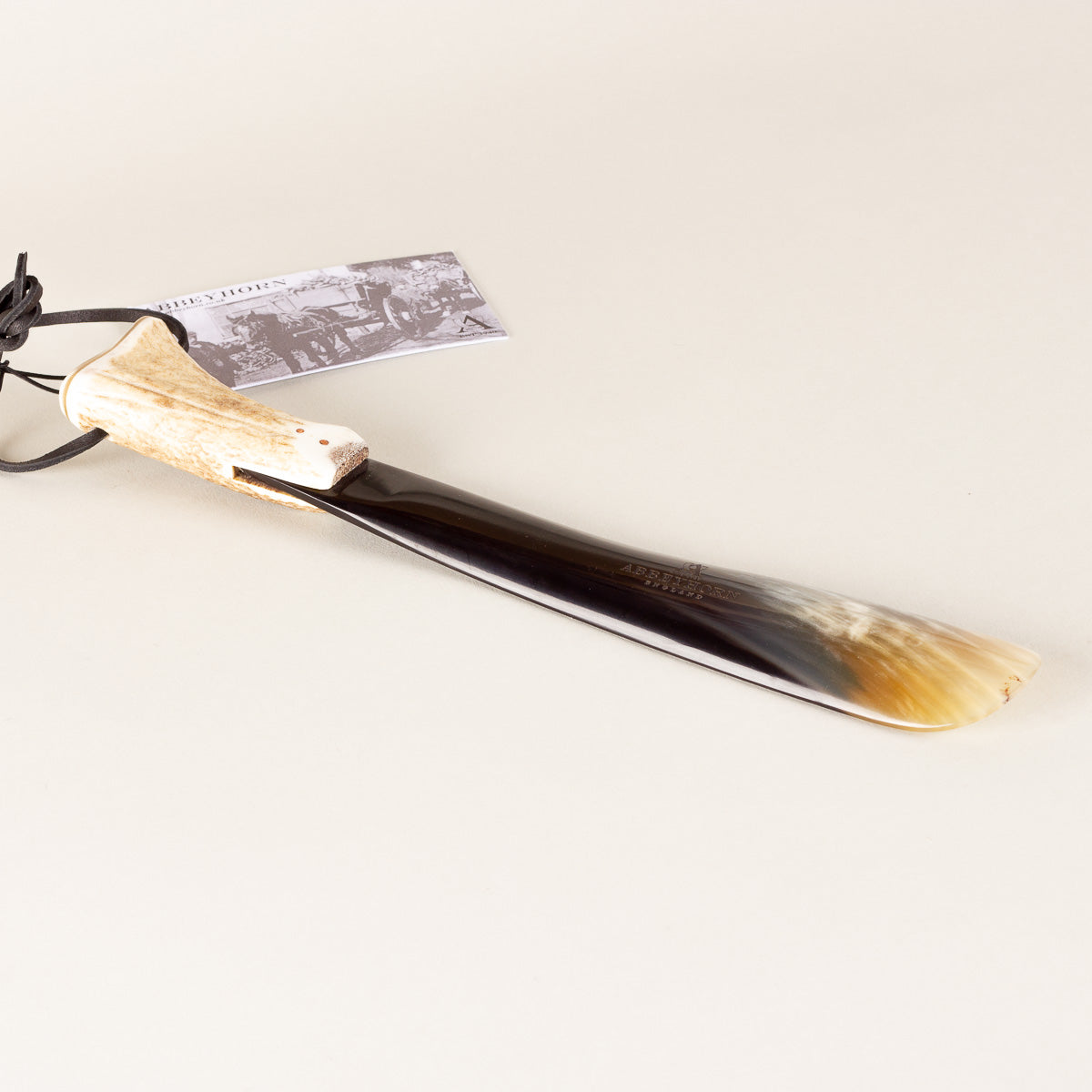 Abbeyhorn Schoenlepel met handvat - 305mm