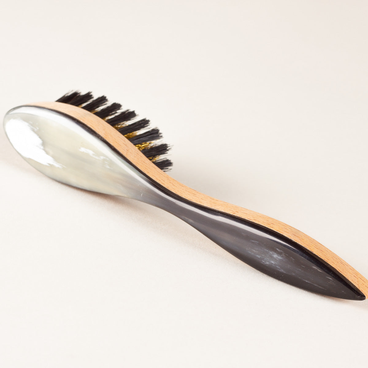 Abbeyhorn Ossenhoorn suède borstel