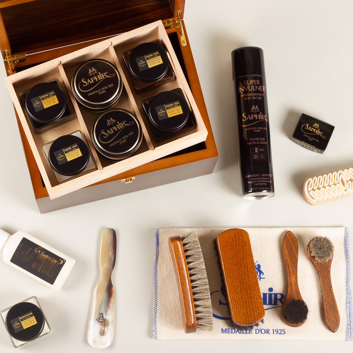 Saphir Médaille d'Or Schoenpoetskist Saphir Deluxe+ - walnoot