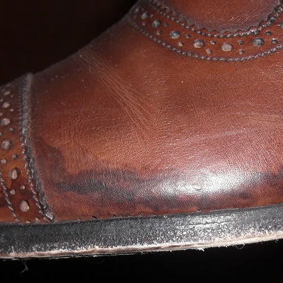 Hoe verwijder je zout en vochtvlekken uit leren schoenen?