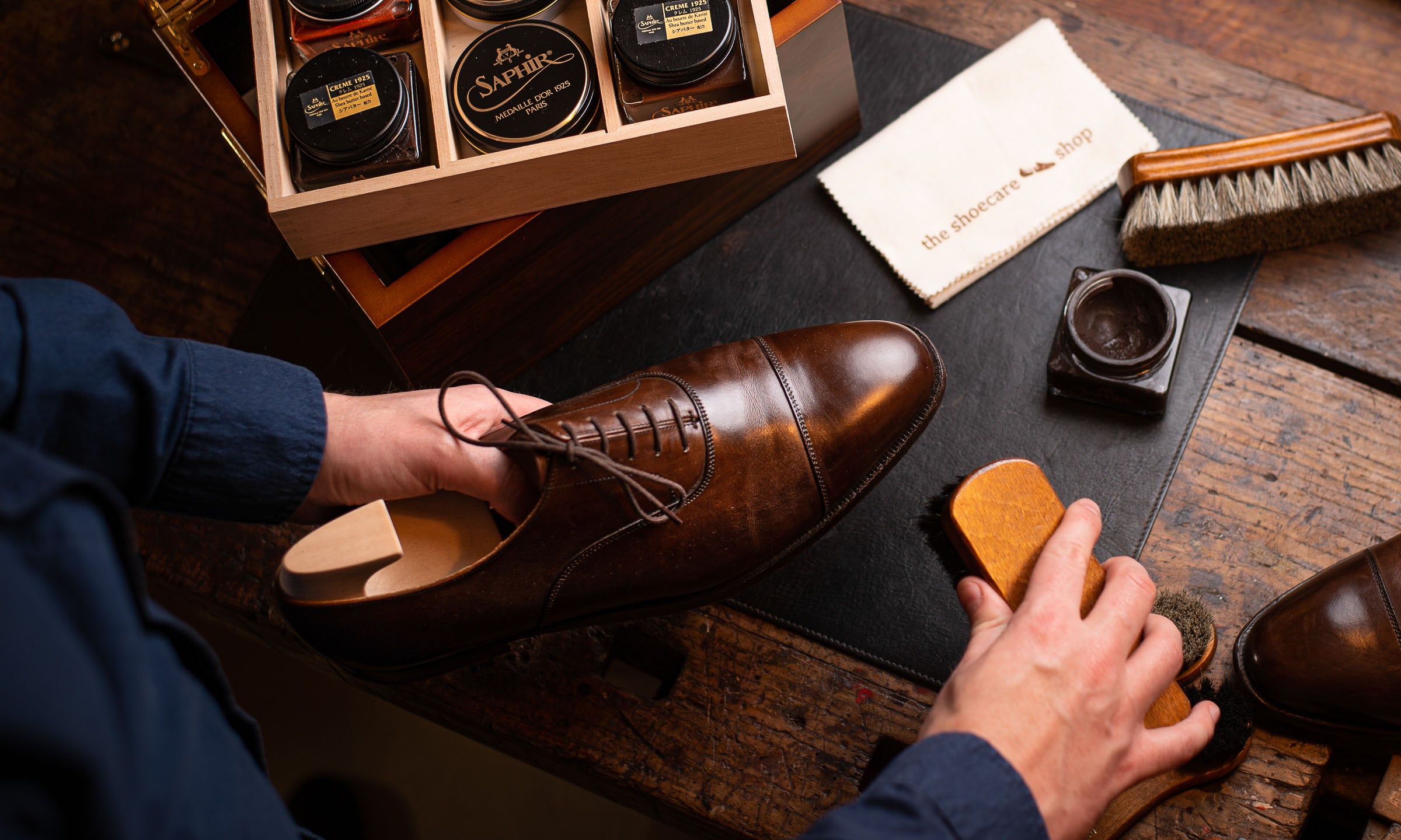 hoe leren schoenen poetsen