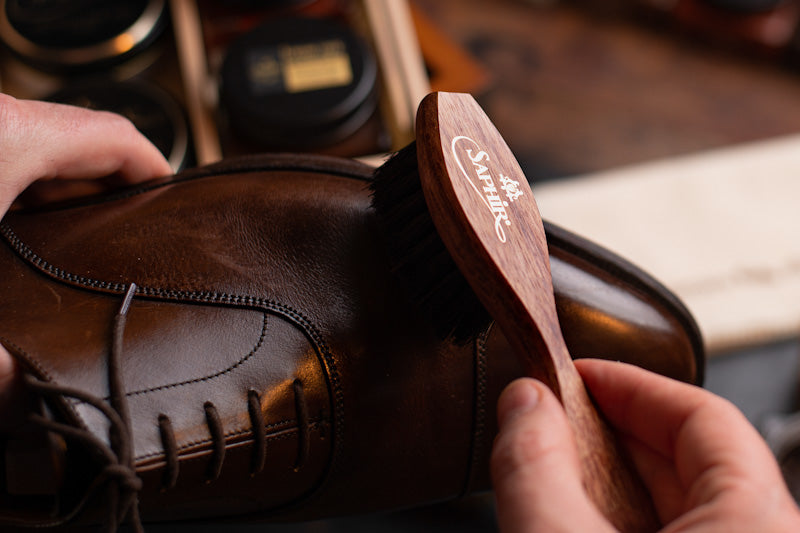 Schoenpoetsservice - Liever je schoenen laten poetsen door een expert? Bestel onze schoenpoetsservice.