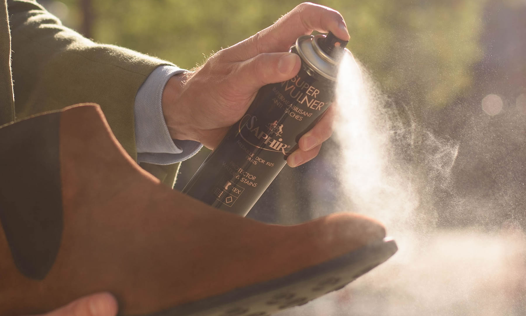 Treat suede with Saphir Médaille d'Or Super Invulner