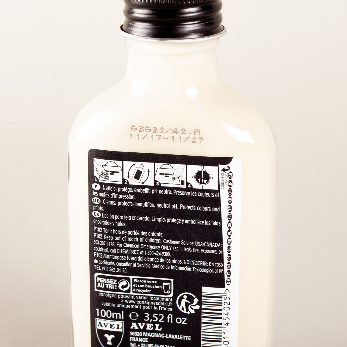 Saphir Médaille d'Or Coated Fabric Lotion